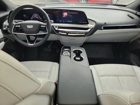 Used 2024 Cadillac Lyriq Luxury RWD image 10