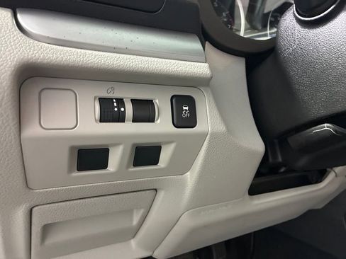 Used 2017 Subaru Forester 2.5i Premium w/ All-Weather Package image 34