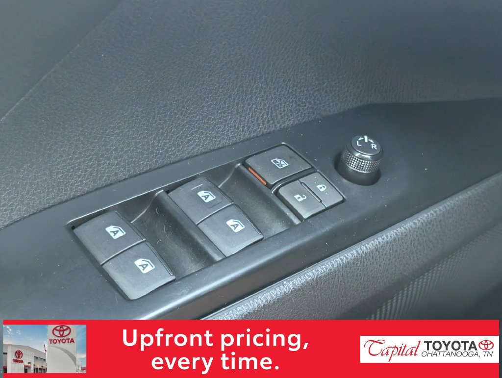 Used 2018 Toyota Camry SE w/ Convenience Package FWD image 13