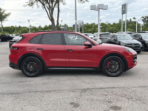 Used 2025 Porsche Cayenne GTS AWD/4WD image 2