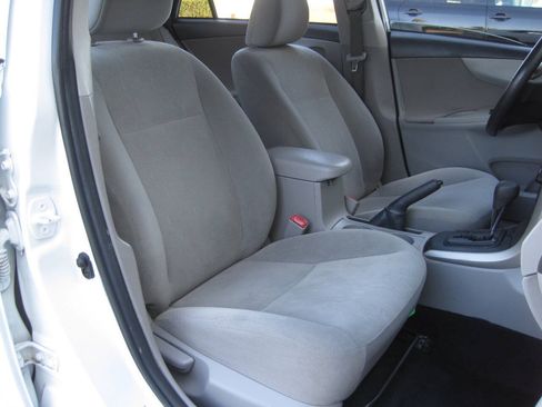 Used 2013 Toyota Corolla L FWD image 23