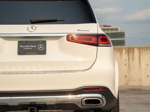 Used 2021 Mercedes-Benz GLS 580 4MATIC image 9
