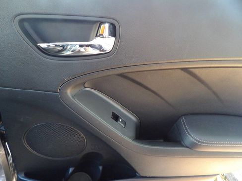 Used 2016 Kia Forte SX image 24