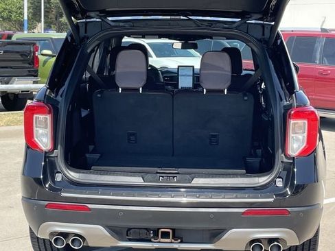 Used 2022 Ford Explorer Platinum w/ Equipment Group 601A AWD/4WD image 32