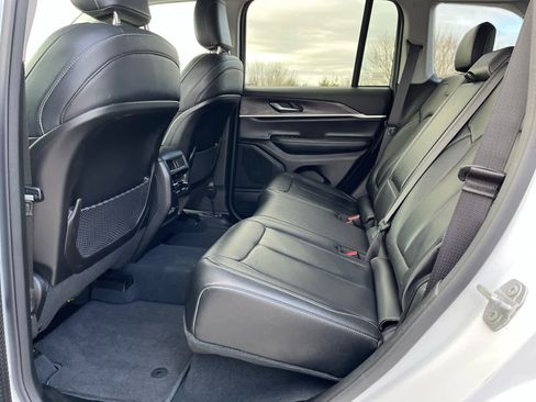 Used 2023 Jeep Grand Cherokee Limited image 22