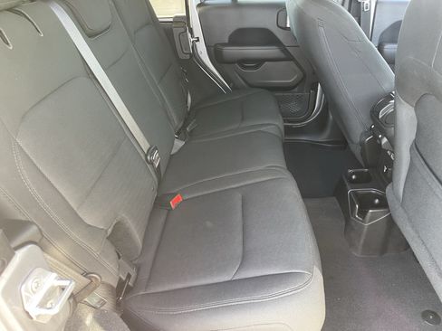 Used 2018 Jeep Wrangler Unlimited Sahara w/ Uconnect 4C Nav & Sound Group AWD/4WD image 12