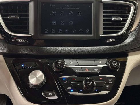 Used 2021 Chrysler Voyager Lxi FWD image 28