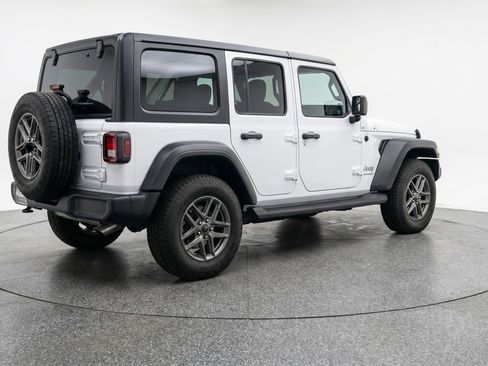 Used 2025 Jeep Wrangler Sport S AWD/4WD image 9