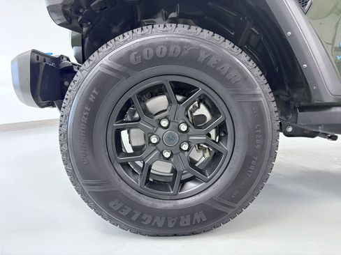 Used 2024 Jeep Wrangler Unlimited AWD/4WD image 10