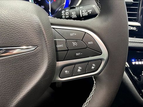 New 2026 Chrysler Pacifica Select image 14