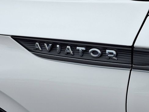Certified 2024 Lincoln Aviator AWD w/ Premium Package image 33
