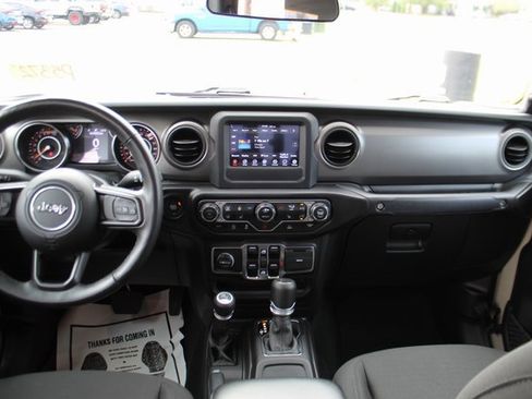 Used 2022 Jeep Gladiator Sport image 10