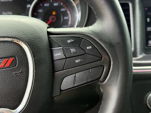 Used 2018 Dodge Charger SXT RWD image 17