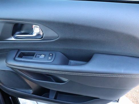 New 2026 Chrysler Pacifica Select image 17