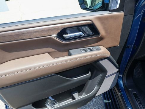 New 2026 GMC Yukon Denali Ultimate w/ LPO, Floor Liner Package AWD/4WD image 12