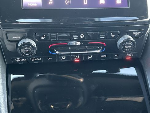 New 2025 Jeep Grand Cherokee L Altitude image 18