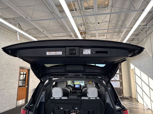 Certified 2023 Toyota Sienna XSE image 11