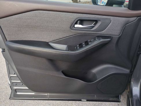 Used 2023 Nissan Rogue SV image 21