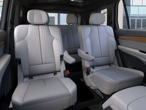 New 2026 Cadillac Vistiq Luxury w/ LPO, Floor Liner Package image 17