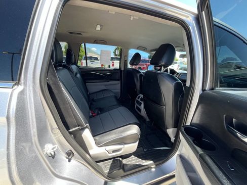 Used 2017 Honda Pilot EX image 19