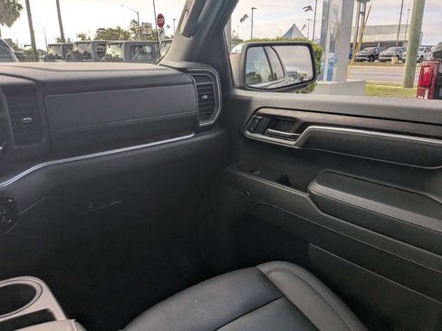 Used 2025 GMC Sierra 1500 SLT AWD/4WD image 16