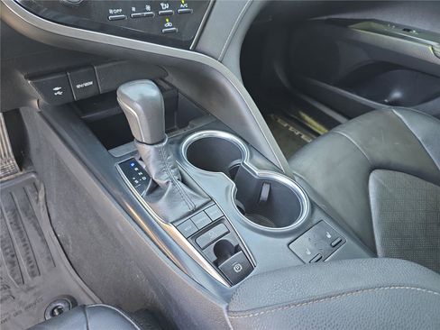 Used 2019 Toyota Camry XSE FWD image 28