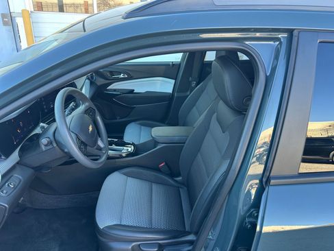 Used 2025 Chevrolet Trax LT image 24