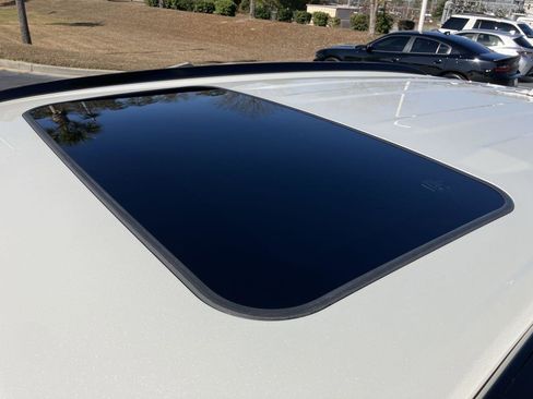 Used 2022 Toyota RAV4 XLE Premium image 10