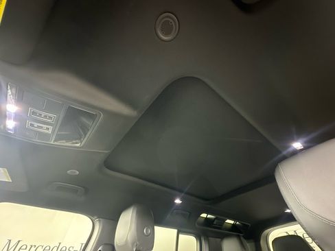 Used 2023 Land Rover Range Rover SE AWD/4WD image 8