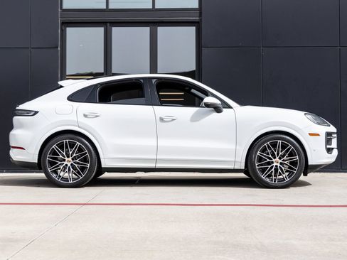 Certified 2025 Porsche Cayenne Coupe AWD/4WD image 12