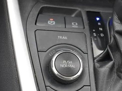 Used 2022 Toyota RAV4 XLE w/ Convenience Package AWD/4WD image 36