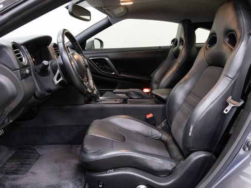 Used 2013 Nissan GT-R Premium image 6