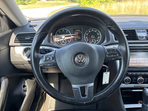 Used 2012 Volkswagen Passat 2.5 SE FWD image 13