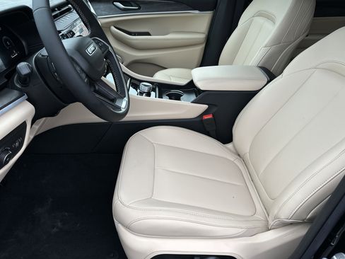 New 2026 Jeep Grand Cherokee L Limited w/ Limited Altitude Package image 10