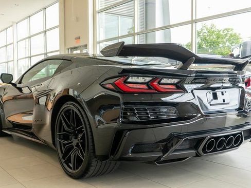 Used 2025 Chevrolet Corvette Z06 w/ Z07 Performance Package RWD image 9