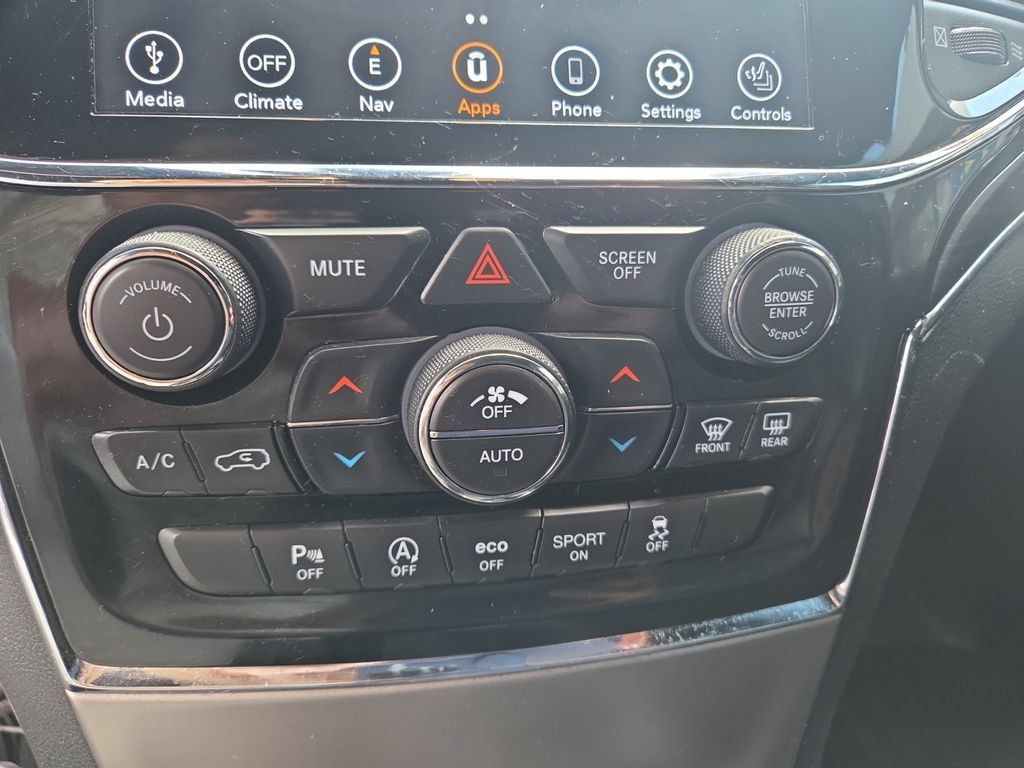Certified 2019 Jeep Grand Cherokee Limited AWD/4WD image 16