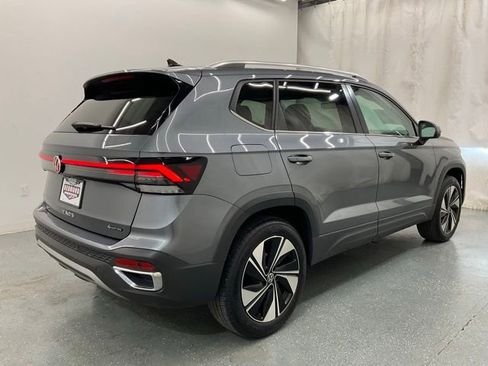 Used 2025 Volkswagen Taos SE AWD/4WD image 7
