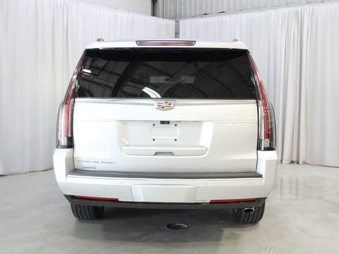 Used 2020 Cadillac Escalade ESV Premium Luxury AWD/4WD image 26