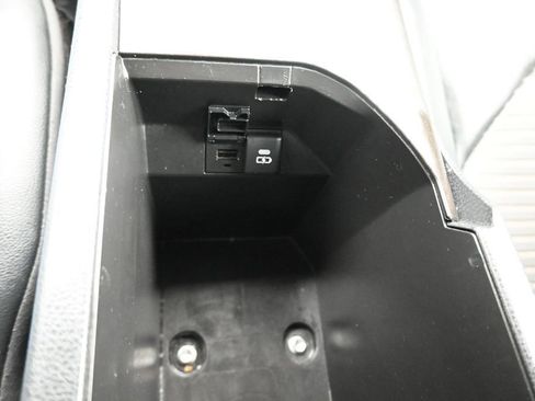 Used 2021 Toyota Camry SE FWD image 23