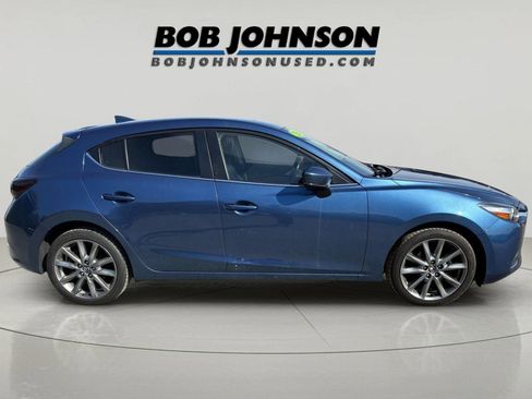 Used 2018 MAZDA MAZDA3 Touring FWD image 2