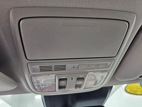 Used 2019 Honda CR-V Touring image 12