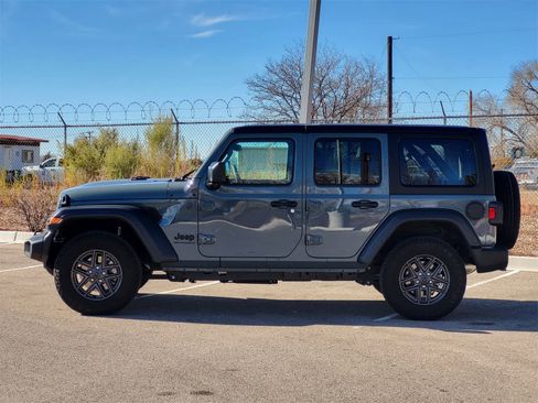 Used 2025 Jeep Wrangler Sport S image 4