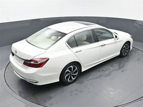 Used 2017 Honda Accord EX image 41