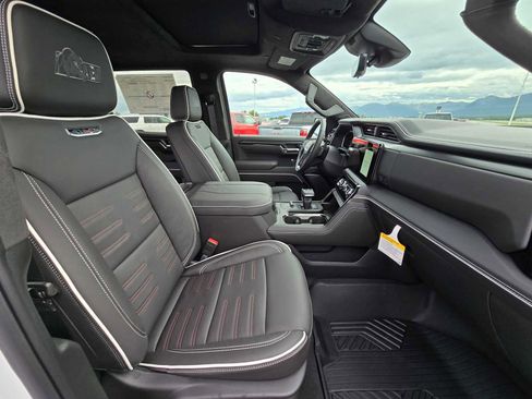 New 2024 GMC Sierra 1500 AT4X w/ AT4X AEV Edition image 12