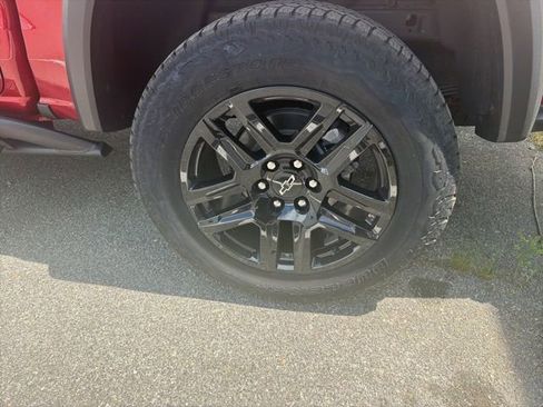 Used 2025 Chevrolet Colorado Trail Boss AWD/4WD image 13