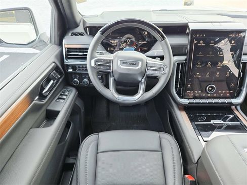New 2025 GMC Yukon Denali w/ Denali Reserve Package image 13