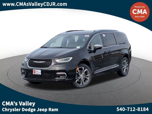 New 2026 Chrysler Pacifica Pinnacle w/ Trailer Tow Group AWD/4WD image 1