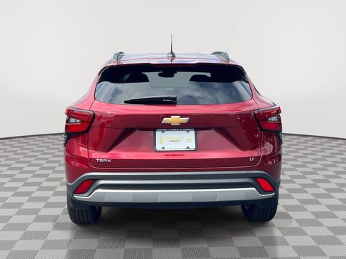 Used 2024 Chevrolet Trax LT w/ Driver Confidence Package FWD image 6