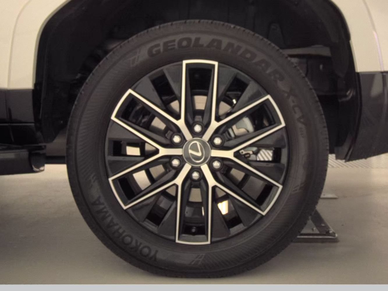 Used 2025 Lexus GX 550 w/ Cold Area Package AWD/4WD image 23