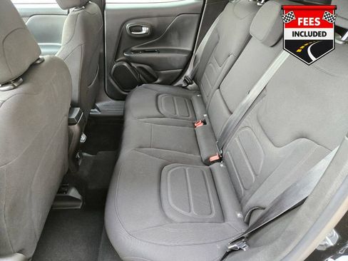 Used 2022 Jeep Renegade Latitude w/ Convenience Group AWD/4WD image 14